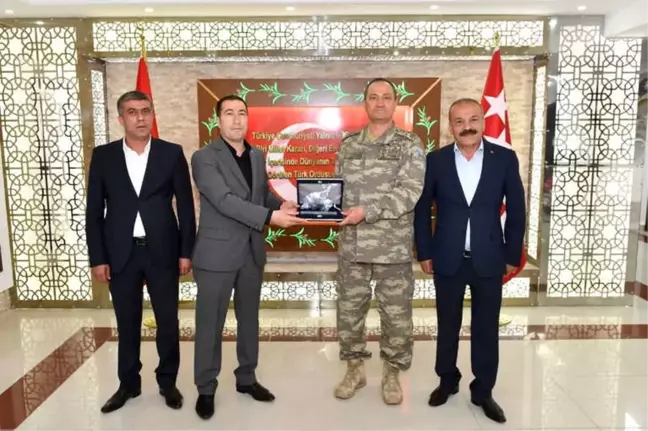Başkan Kahraman'dan Zeytin Dalı Harekatını Yöneten Temel Paşaya Ziyaret