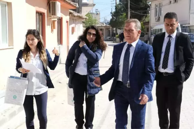 Manisa Büyükşehir'in 'Sosyal Doku' Ekibi Kapı Kapı Geziyor