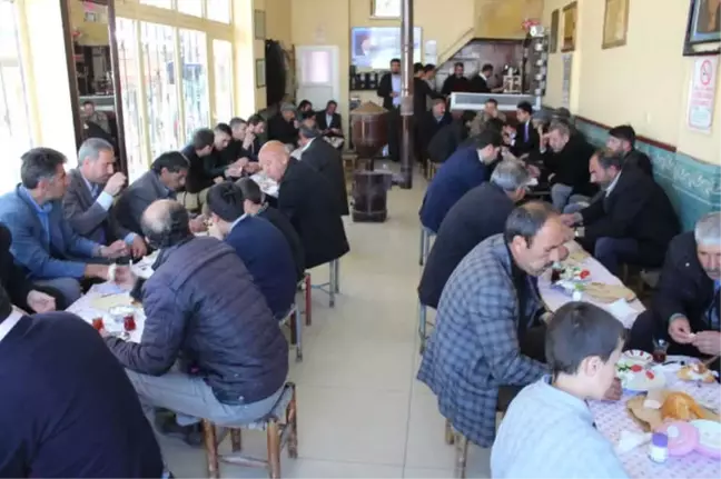 Kaymakam Dundar, Esnafla Kahvaltıda Bir Araya Geldi
