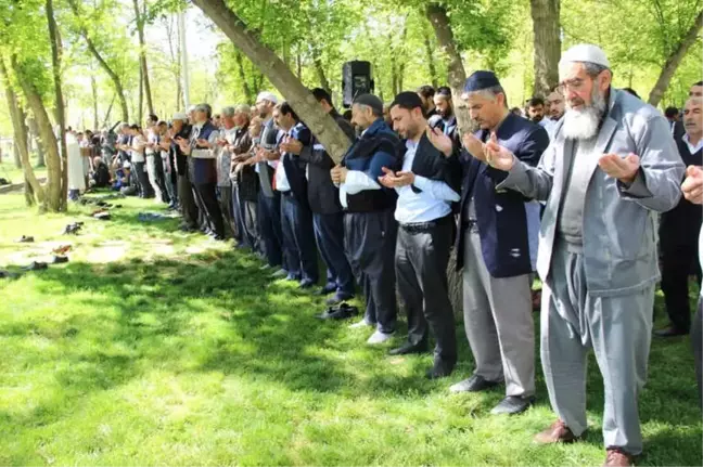 Bismilliler Yağmur Duasına Çıktı