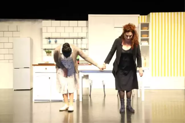 Meryem Reis ve Derya Alabora, KKTC'de 'Beyaz'la Sahnede