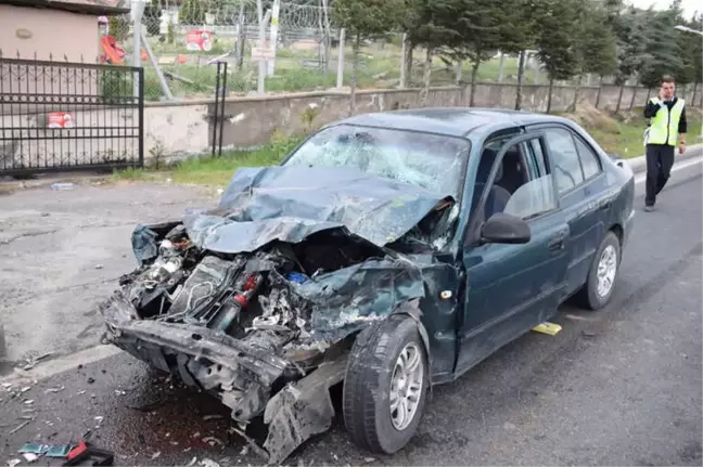 Malatya'da Otomobil Öğrenci Servisine Çarptı: 1 Ölü, 10 Yaralı
