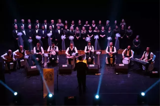 Efeler Belediyesi Türk Sanat Müziği Korosu Şarkıları Efeler Halkı İçin Söyledi