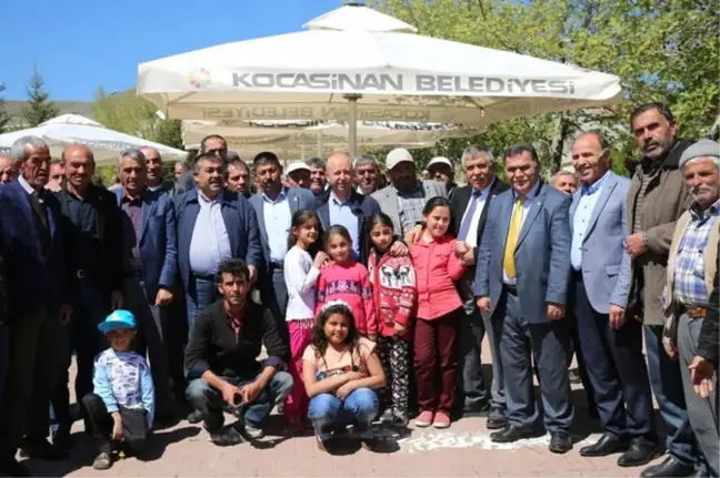 Başkan Çolakbayrakdar, Traktör Üstünde Tarla Sürdü