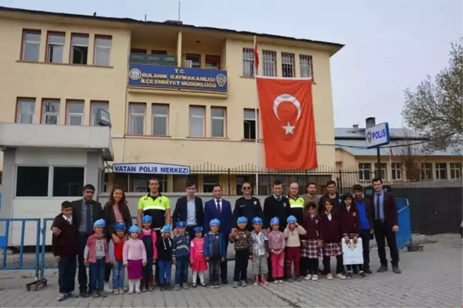 Minik Öğrencilerden Polislere Anlamlı Ziyaret