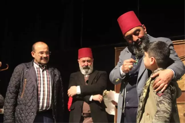 Bitlis'te 'Usta' Adlı Tiyatro Oyunu Sahnelendi