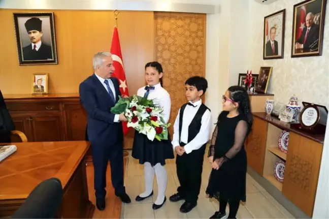 Uykusuzluktan Dert Yanan Minik Vali: