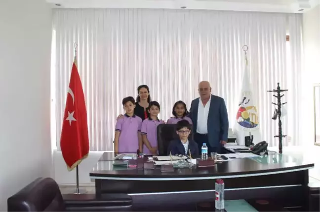 Başkan Karaçelik, Koltuğunu Çocuklara Devretti