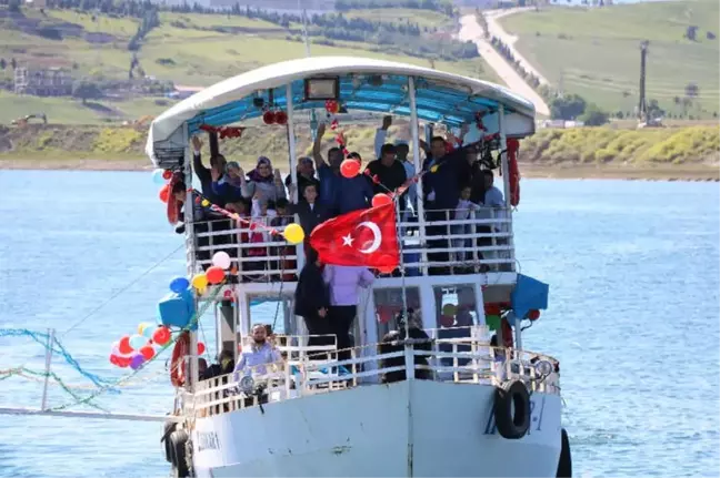 Denizi Olmayan Şehirde Tekne Turu