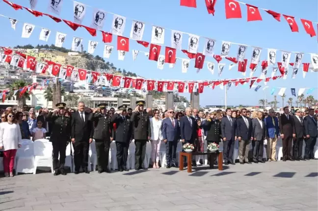 Kuşadası'nda Renkli 23 Nisan Kutlamaları
