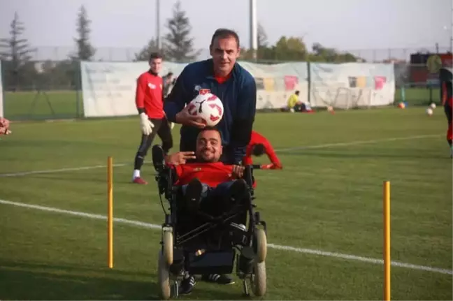 Eskişehirsporlu Küçük Dev Adam Sneijder'i Eskişehir'e Davet Etti