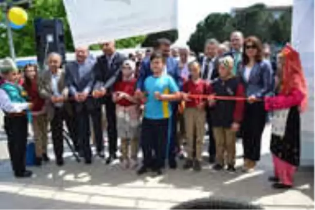 Biga'da 'Tübitak 4006 Bilim Sergisi' Açıldı