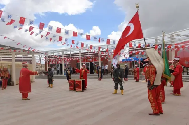 Kmü, Halk Oyunları ve Mehter Marşları ile Şenlendi