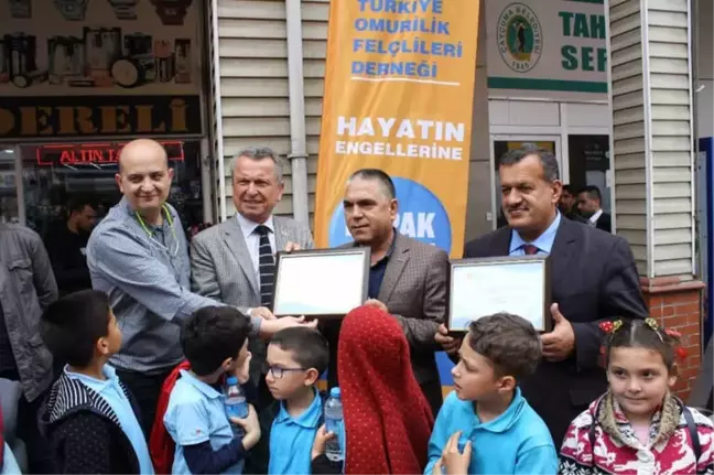 Engellilere Çocuk Eli