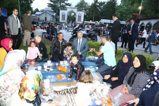 Büyükşehir İftarı Seyyid Burhaneddin'de
