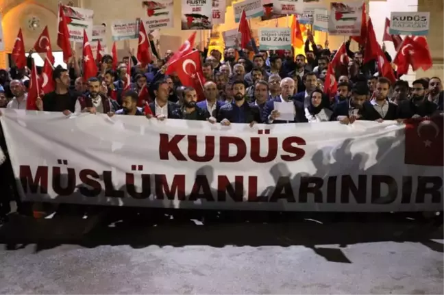 İlk Teravih Namazında Dualar Filistinliler İçin