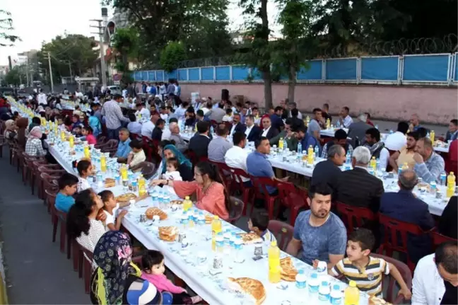 Bismil Belediyesi'nin İftar Programına Yoğun İlgi