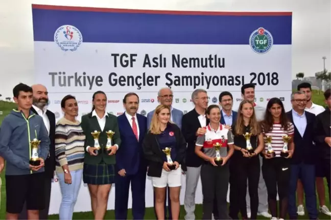 Golf Turnuvası Kazananları Kupalarını Ağaoğlu'nun Elinden Aldı