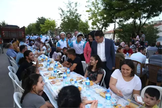 Başkan Subaşoğlu, İlçe Sakinleri ile İftarda Bir Araya Geldi
