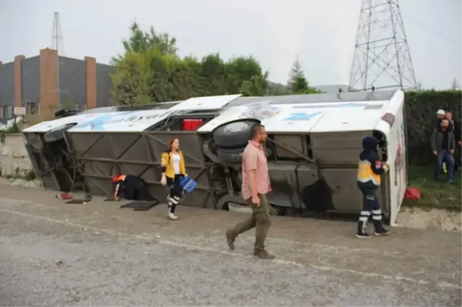 Kütahya'da Yolcu Otobüsü Devrildi: 1 Ölü, 16 Yaralı