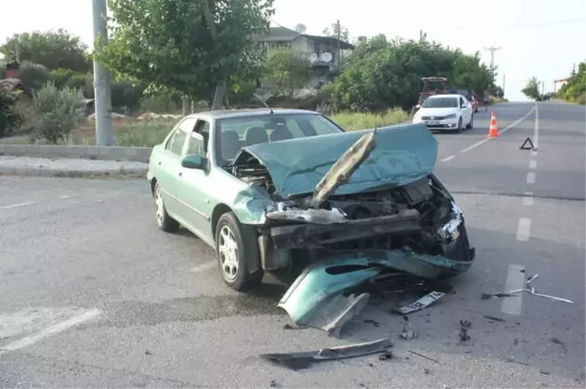 Antalya'da Trafik Kazası: 4 Yaralı