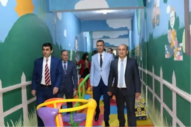 Cezaevinin İçini Çocuklar İçin Renklendirdiler