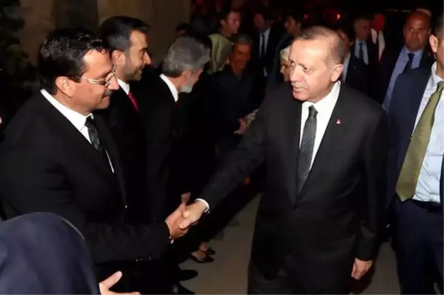 Cumhurbaşkanı Erdoğan ve Eşi İftarda Bağlum'da Bir Aileye Konuk Oldu