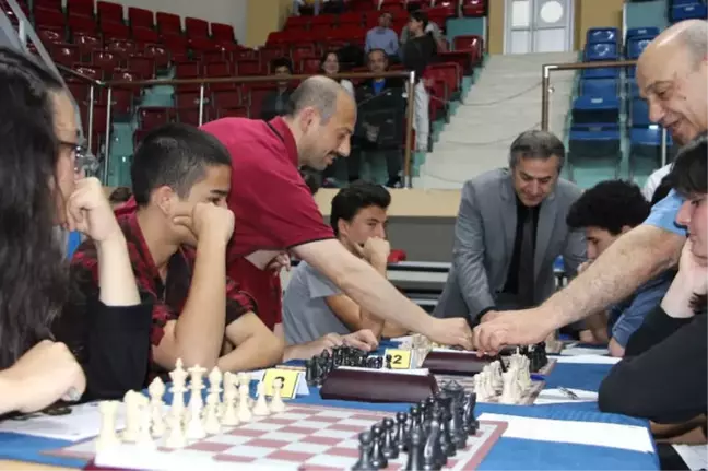 Düzce'de Binin Üzerinde Katılım ile Satranç Turnuvası Başladı