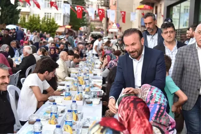İzmit'te 3 Bin Kişi İftar Yemeğinde Buluştu