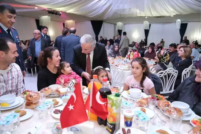 Vali Kamçı Şehit Aileleri ile İftar Yemeğinde Bir Araya Geldi