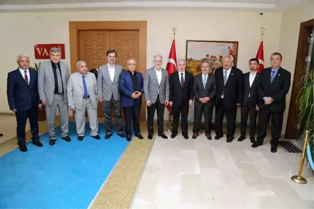Kızılay Genel Başkanı Kınık Vali Kamçı'yı Ziyaret Etti