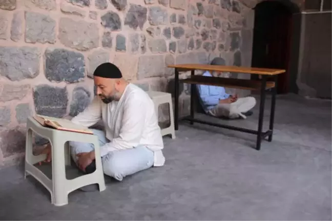 Kayseri'de 50 Kişi İtikafa Girdi