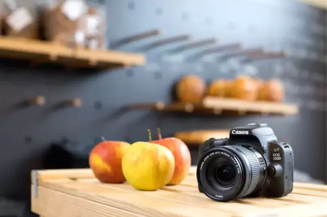 Teknolojik Babalara Dünyanın En Hafif D-Slr Makinesi: Canon Eos 200d