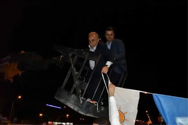 Vince Çıkıp Bayrak Astı