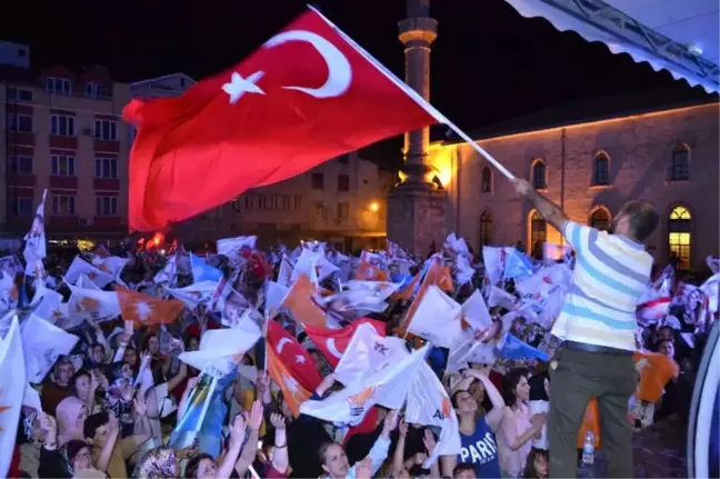 Ordu'da AK Parti'lilerin Zafer Coşkusu