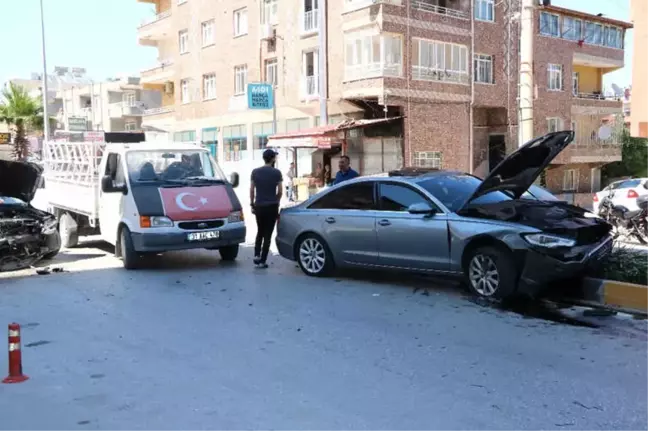 Suriyelilerin Kullandığı İki Araç Birbirine Girdi