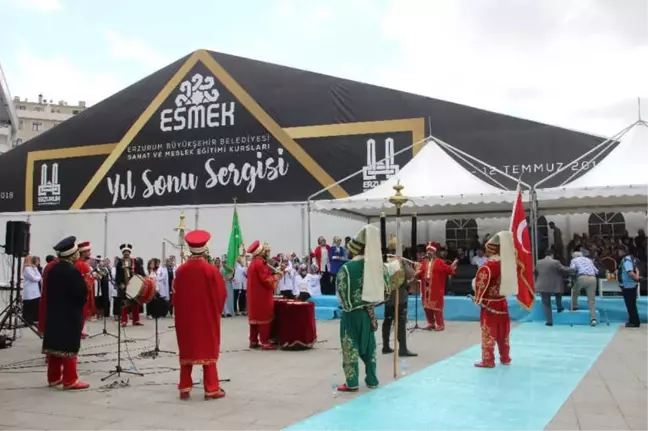 Esmek Kursiyerleri El Emeklerini Sergiledi