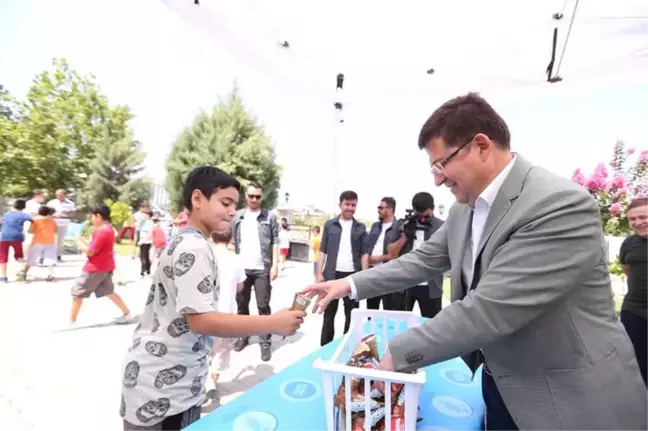 Merkezefendi'de Kur'an Öğrenen Çocuklara Dondurma İkramı