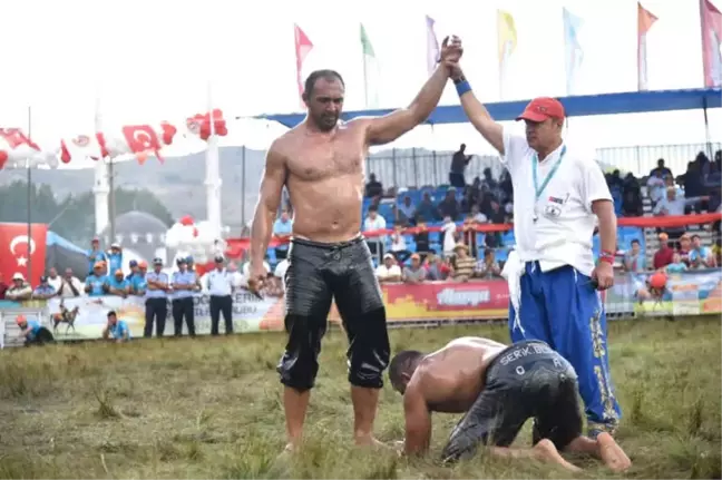 Gökbel'in Başpehlivanı Ali Gürbüz Oldu
