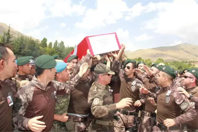 Özel Harekatçı Tekbir Sesleri ile Uğurladı