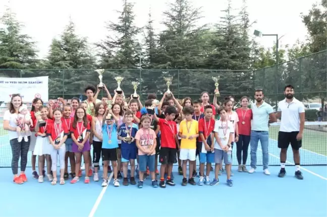 Sdü'de Çocuklara Yönelik Yaz Tenis Turnuvası