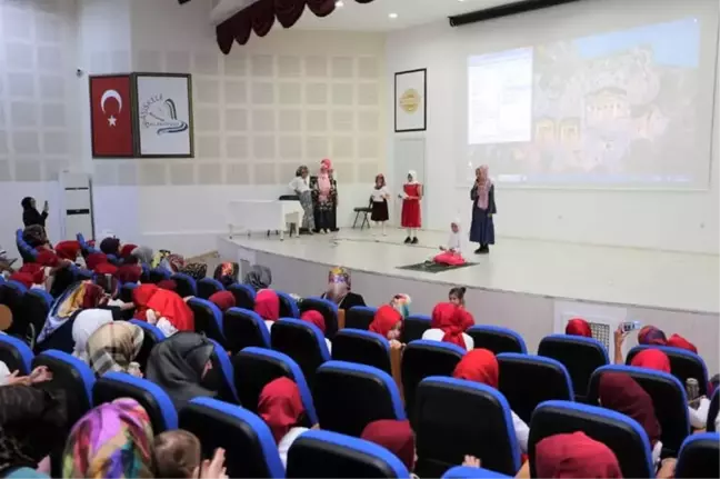 Semt Konakları Kur'an Kursu Öğrencilerinden Yıl Sonu Gösterisi