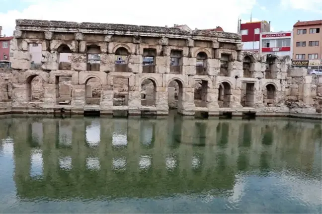 2 Bin Yıllık Tarihi Roma Hamamı'nda Arkeolojik Kazılar Sürüyor