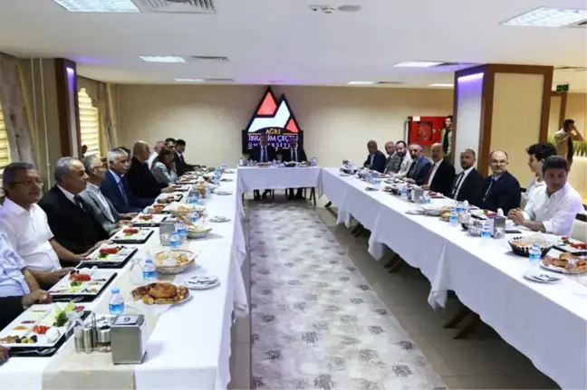 Ağrı'da 12 Üniversite Rektörü ABD ve Trump'ı Kınadı