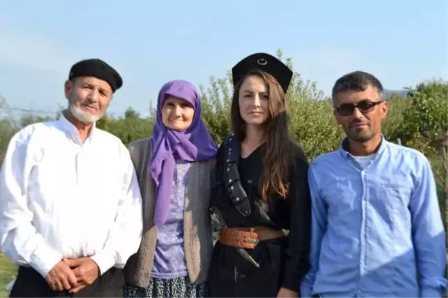 Çok Sevdiği Makbule Efe'nin Klibinde Oynadı