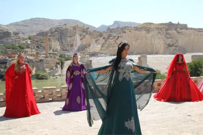Rus ve Ukraynalı Mankenler Hasankeyf'i Salladı