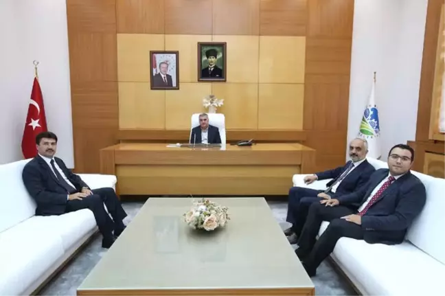 Başkan Toçoğlu, Subü Rektörü Sarıbıyık ile Bir Araya Geldi