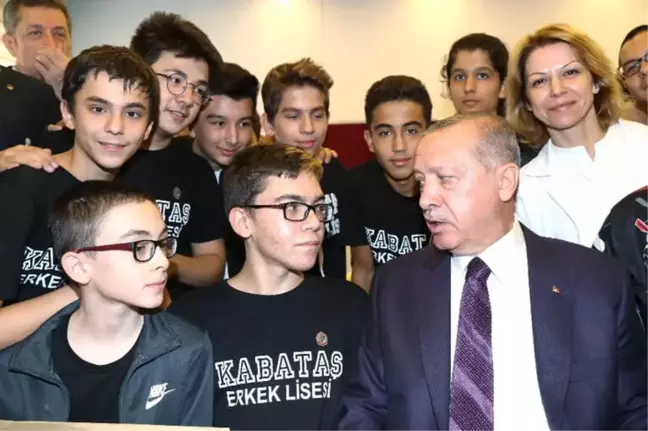 Öğrencilerden Cumhurbaşkanı Erdoğan'a Yoğun İlgi