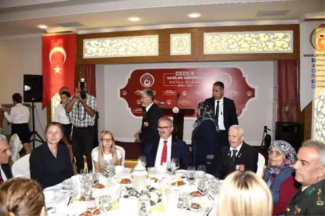 Antalya'da Gaziler Onuruna Yemek