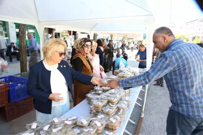 Bolu'da, 10 Bin Kişilik Aşure Dağıtıldı